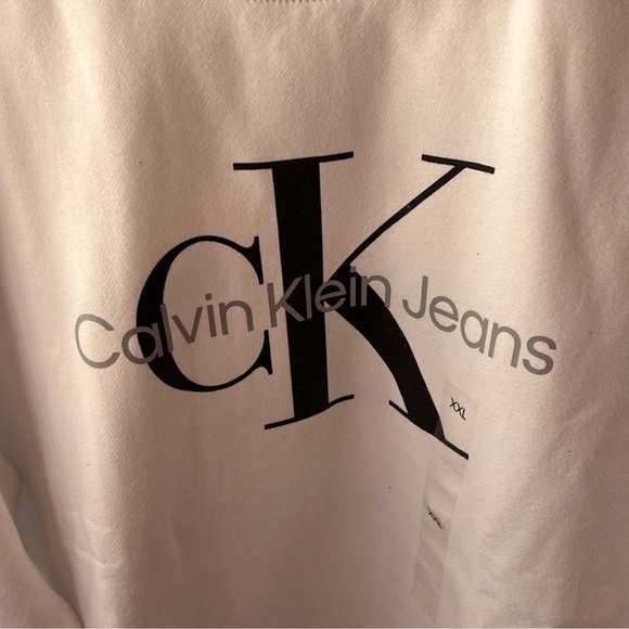 NWT CALVIN KLEIN CREWNECK - Picture 2 of 3